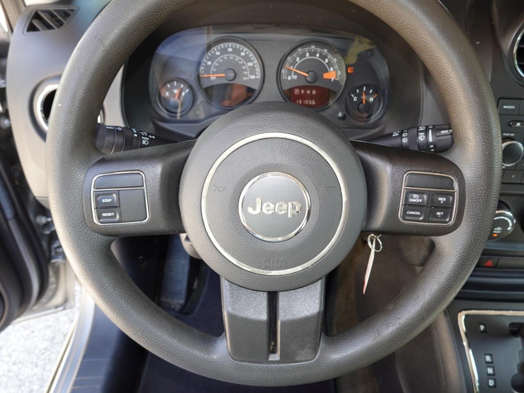 Jeep Patriot Vehicle Full-screen Gallery Image 13