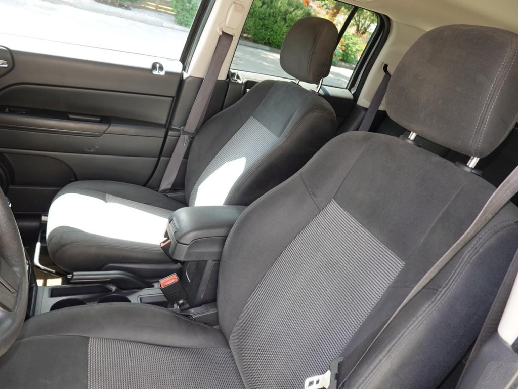 Jeep Patriot Vehicle Full-screen Gallery Image 15