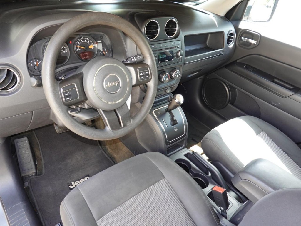 Jeep Patriot Vehicle Full-screen Gallery Image 16