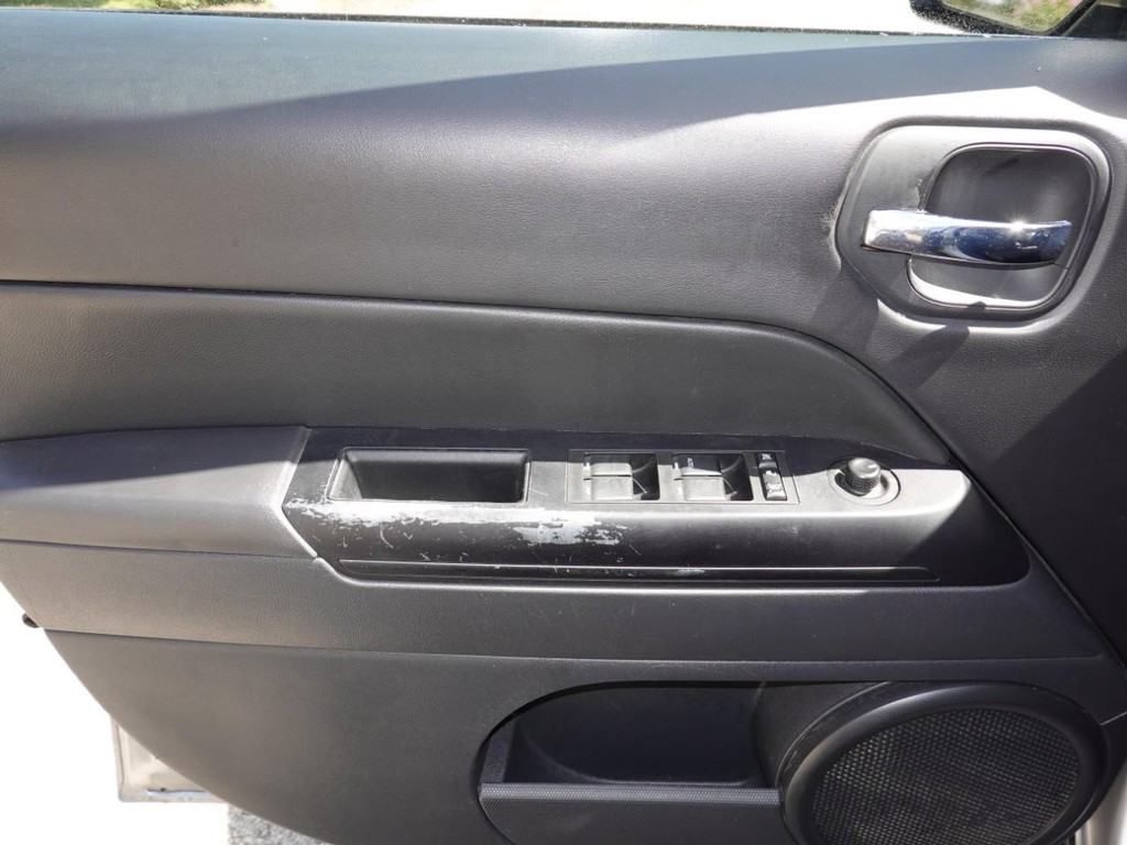 Jeep Patriot Vehicle Full-screen Gallery Image 17