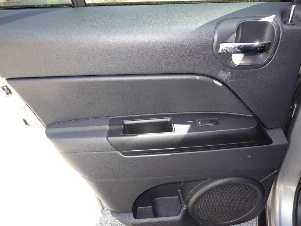 Jeep Patriot Vehicle Full-screen Gallery Image 19