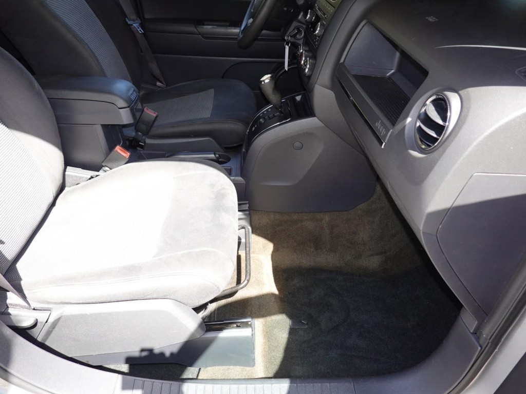 Jeep Patriot Vehicle Full-screen Gallery Image 21