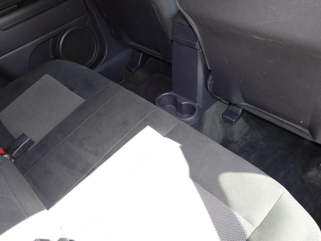 Jeep Patriot Vehicle Full-screen Gallery Image 23