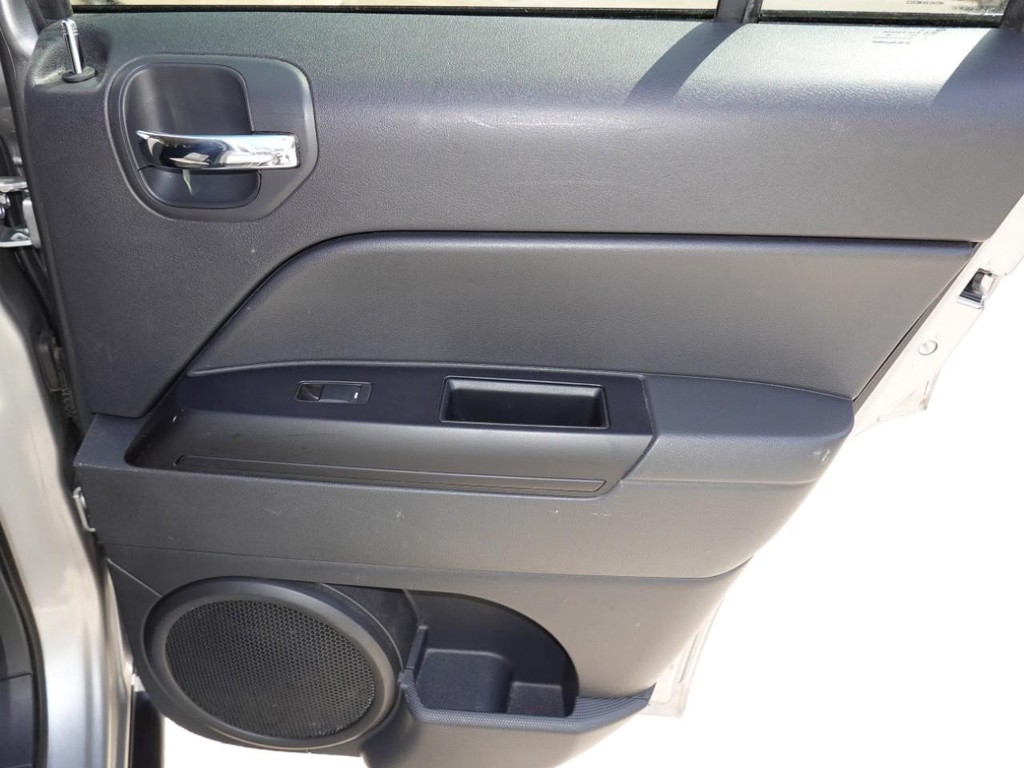 Jeep Patriot Vehicle Full-screen Gallery Image 24