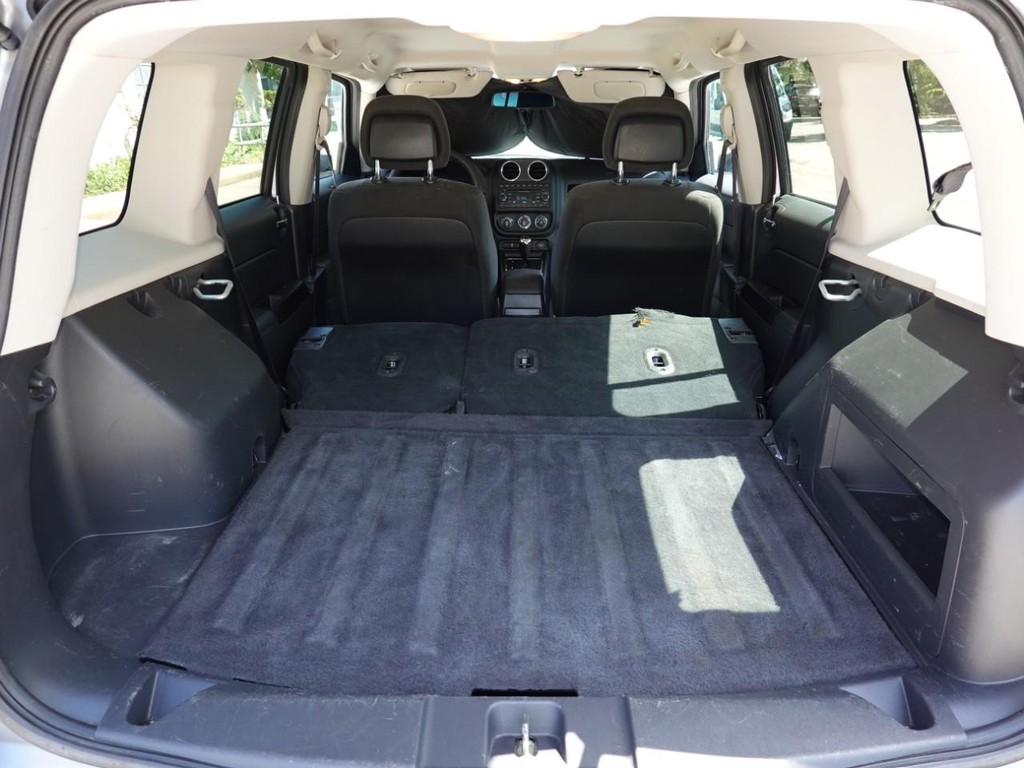 Jeep Patriot Vehicle Full-screen Gallery Image 26