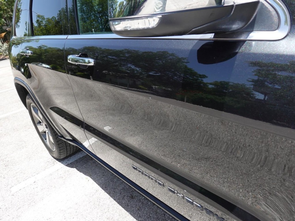 Jeep Grand Cherokee Vehicle Full-screen Gallery Image 11