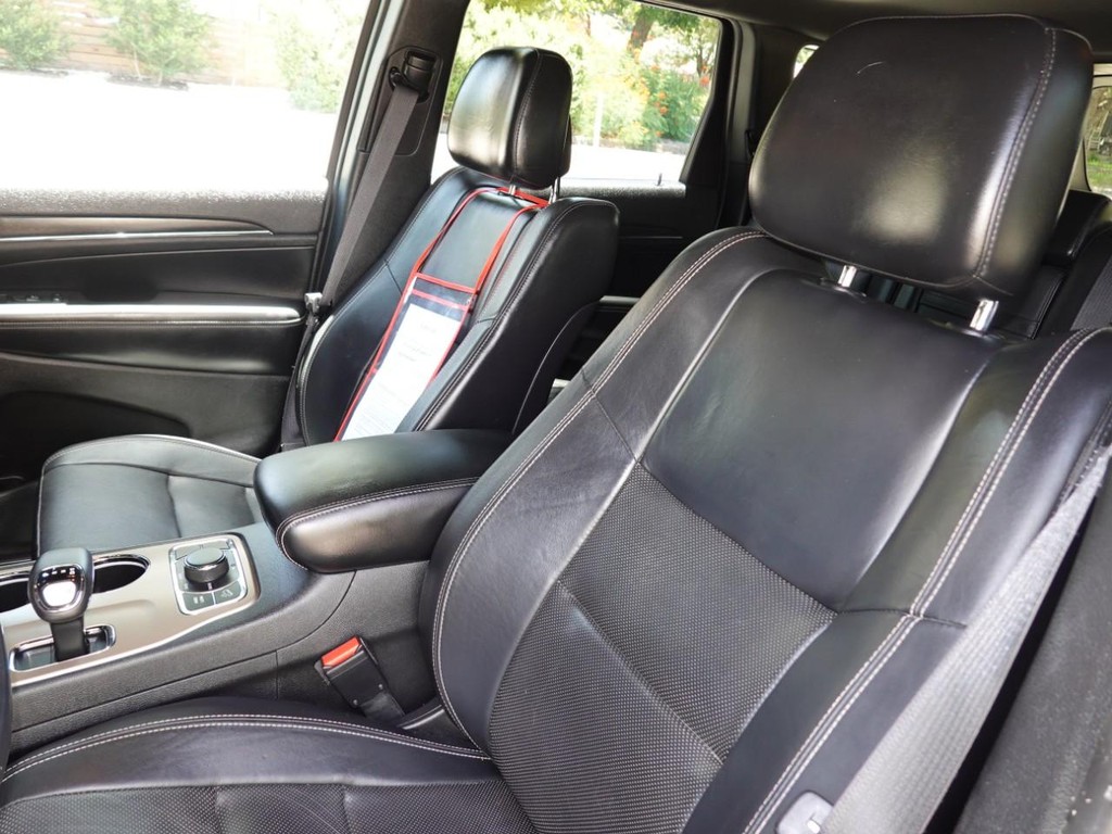 Jeep Grand Cherokee Vehicle Full-screen Gallery Image 15