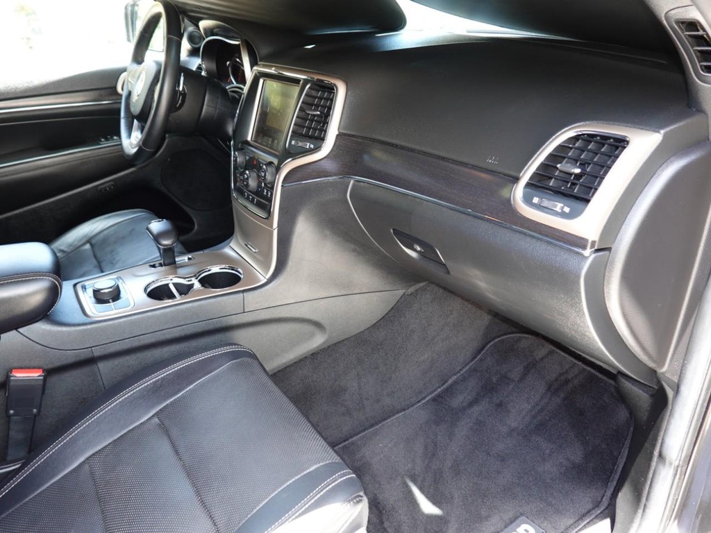 Jeep Grand Cherokee Vehicle Full-screen Gallery Image 22