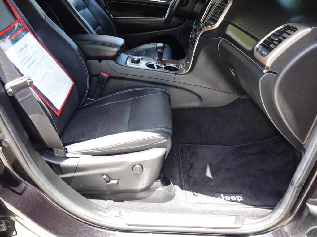 Jeep Grand Cherokee Vehicle Full-screen Gallery Image 23