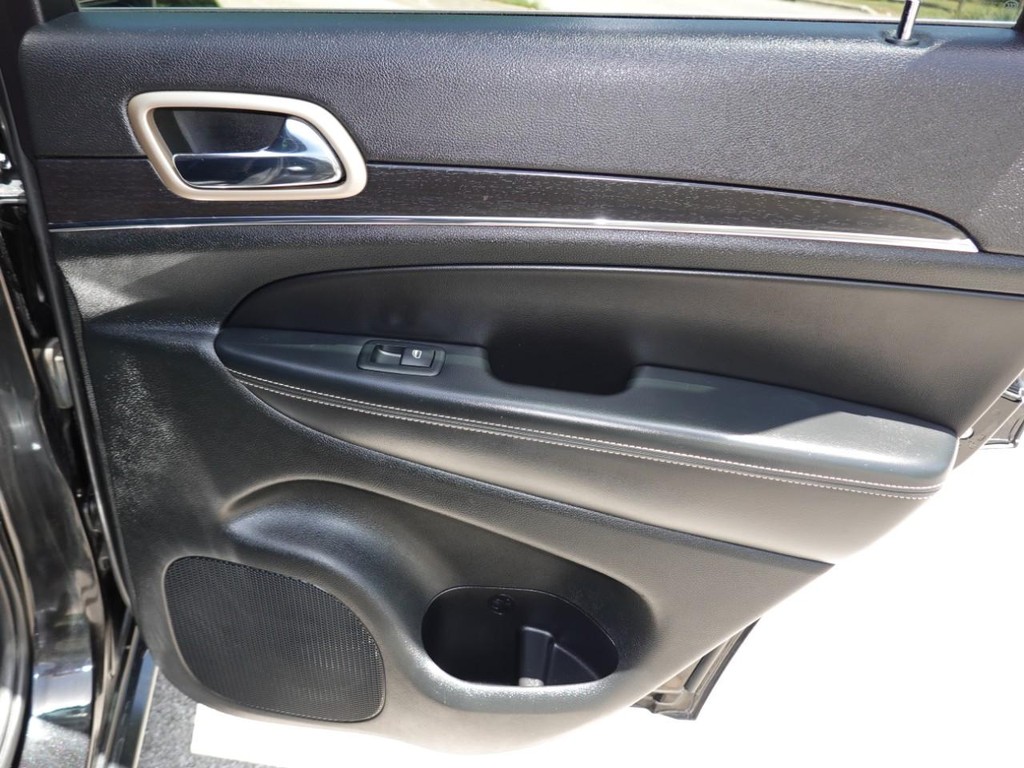 Jeep Grand Cherokee Vehicle Full-screen Gallery Image 26