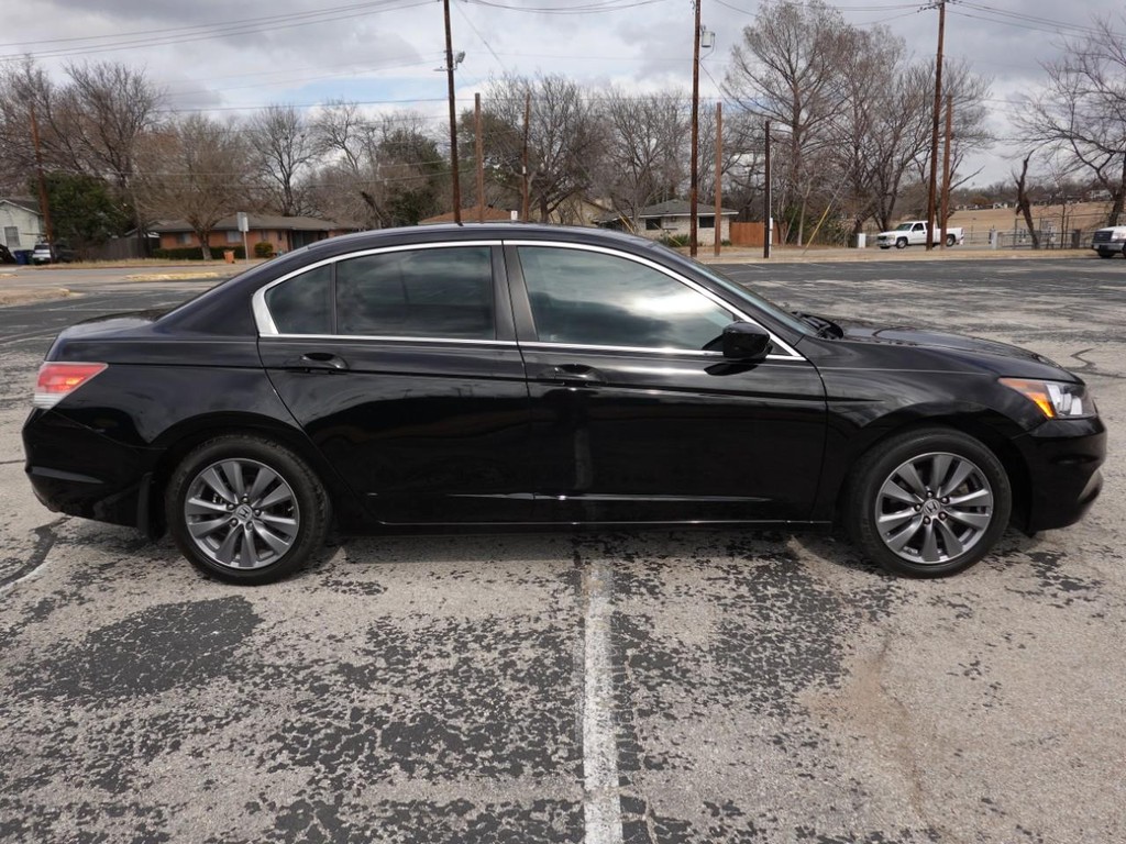 Honda Accord Sedan Vehicle Full-screen Gallery Image 08