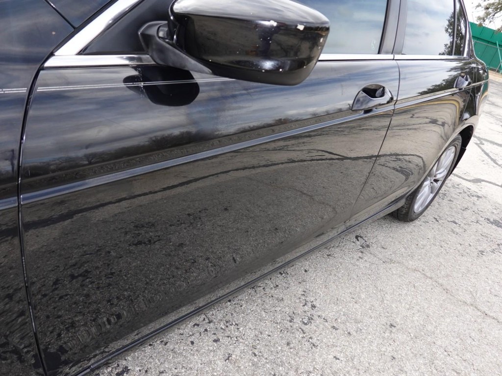 Honda Accord Sedan Vehicle Full-screen Gallery Image 10