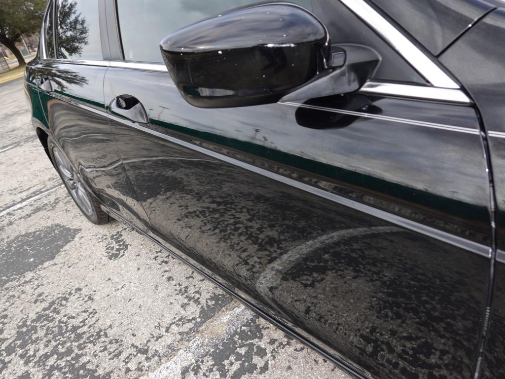 Honda Accord Sedan Vehicle Full-screen Gallery Image 11