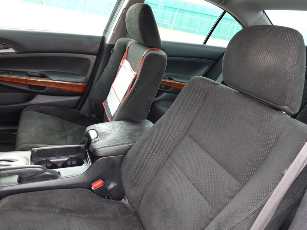 Honda Accord Sedan Vehicle Full-screen Gallery Image 15