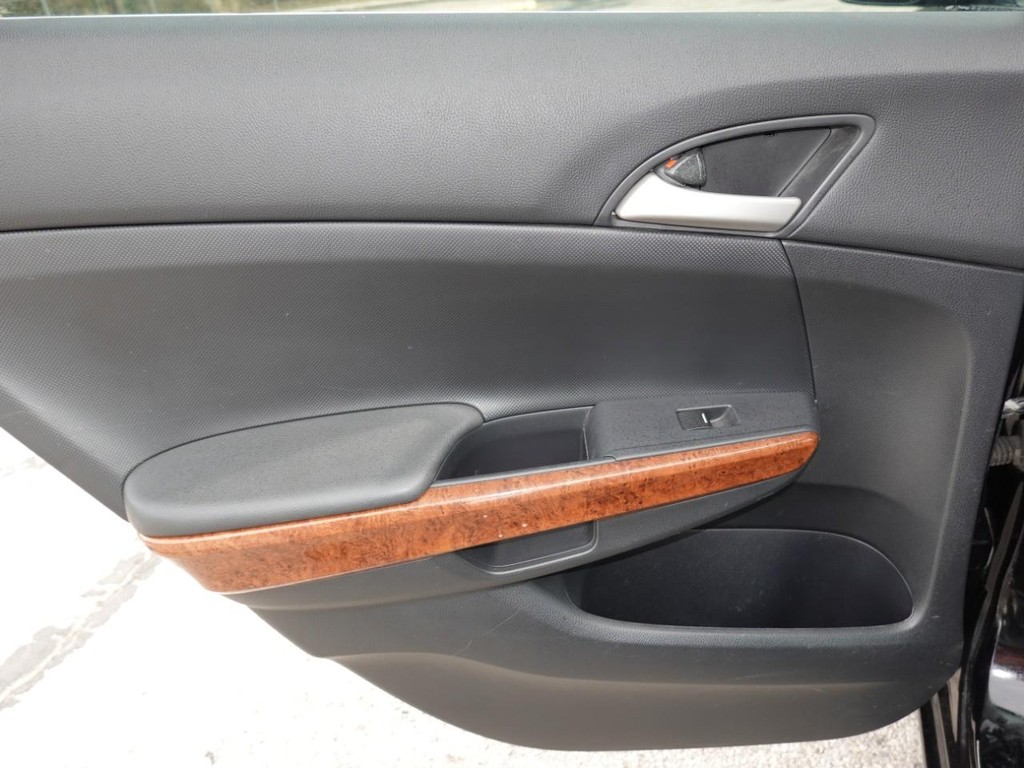 Honda Accord Sedan Vehicle Full-screen Gallery Image 20