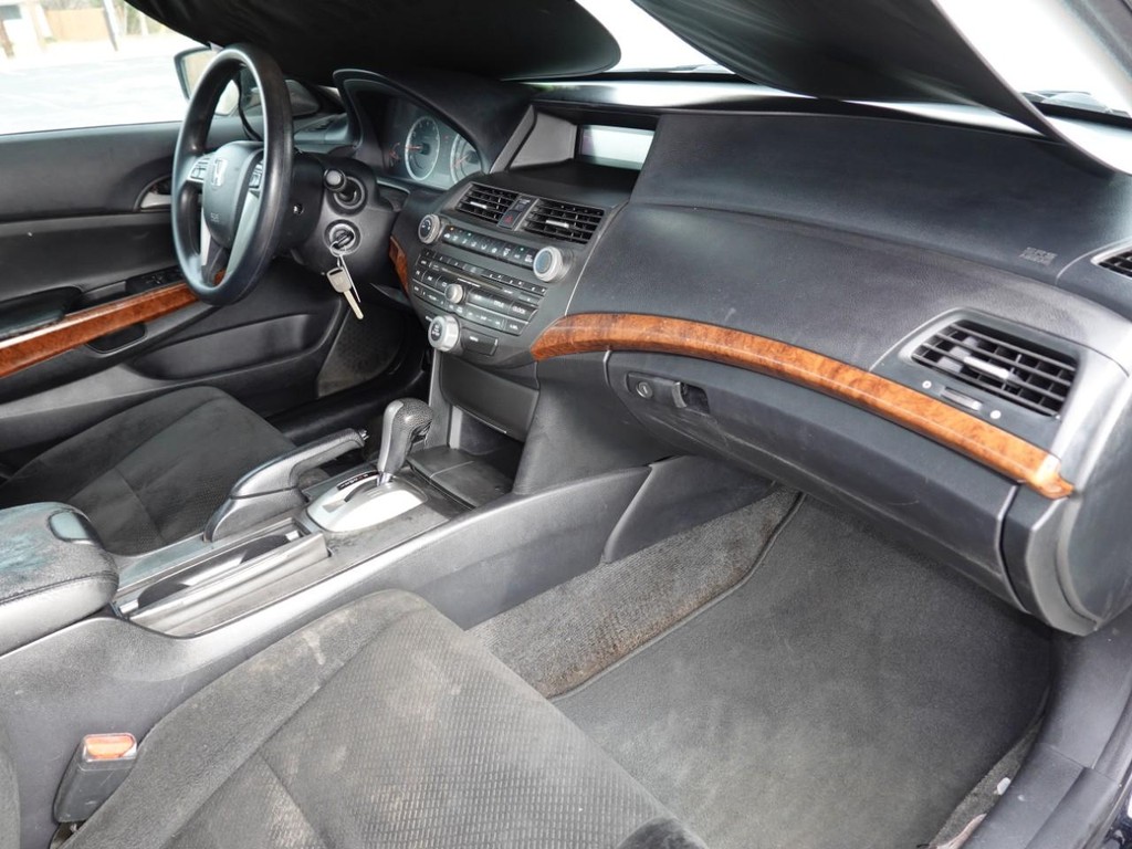 Honda Accord Sedan Vehicle Full-screen Gallery Image 21