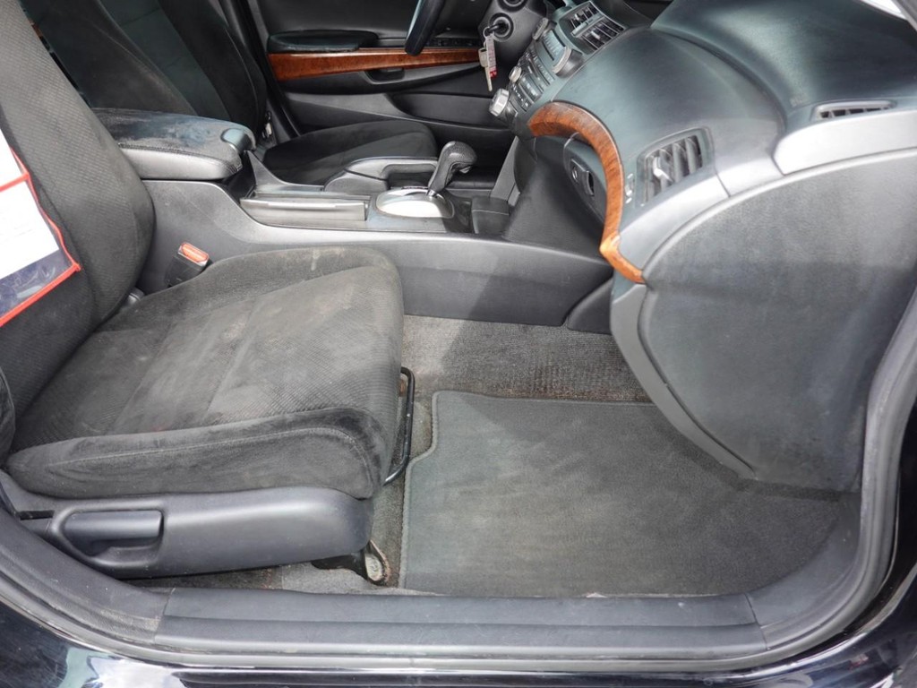 Honda Accord Sedan Vehicle Full-screen Gallery Image 22