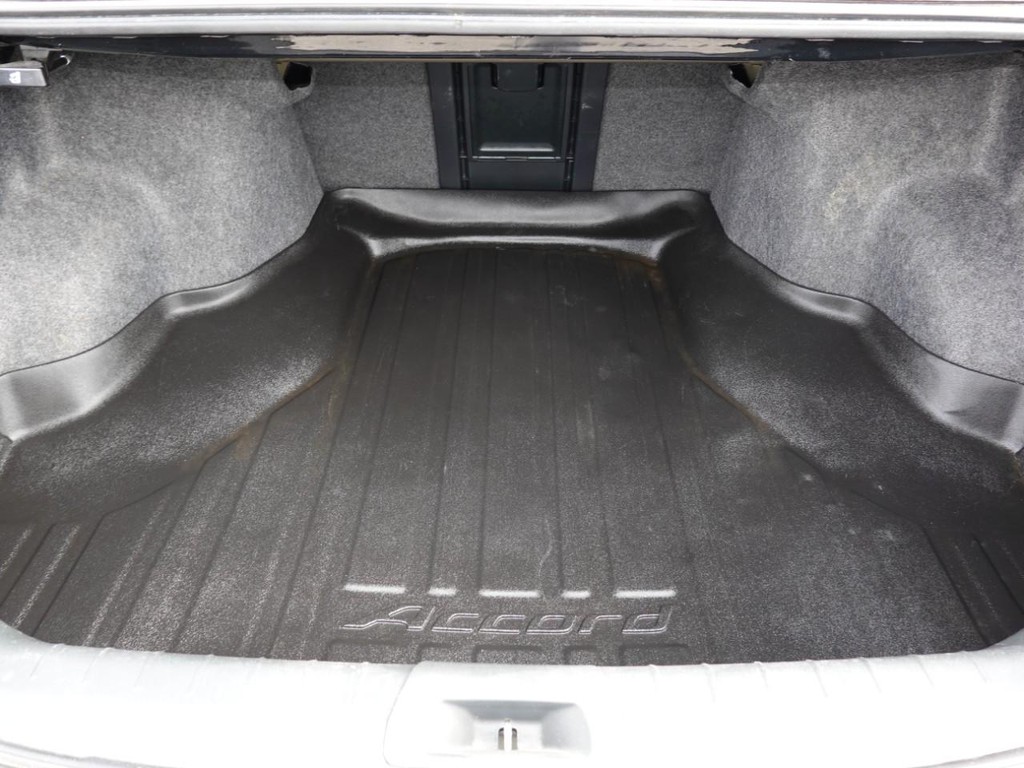 Honda Accord Sedan Vehicle Full-screen Gallery Image 26