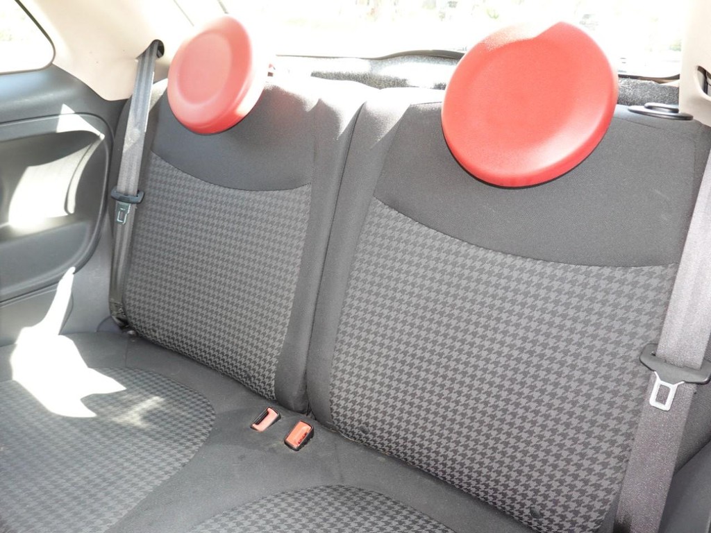 FIAT 500 Vehicle Full-screen Gallery Image 16