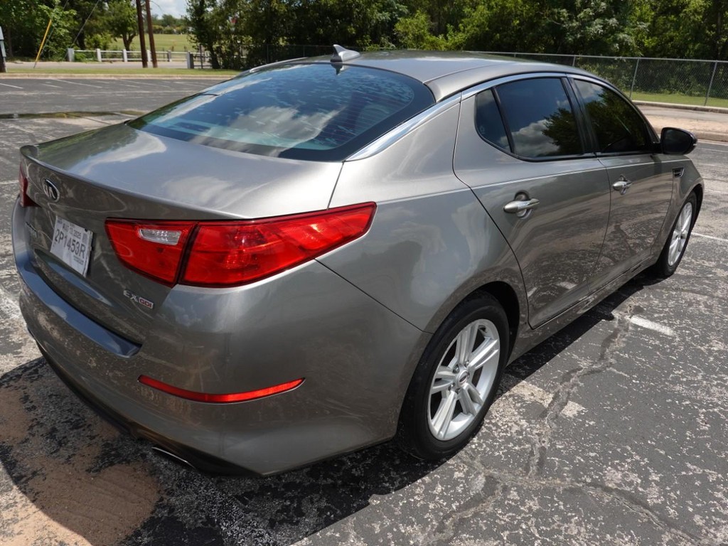 Kia Optima Vehicle Full-screen Gallery Image 07