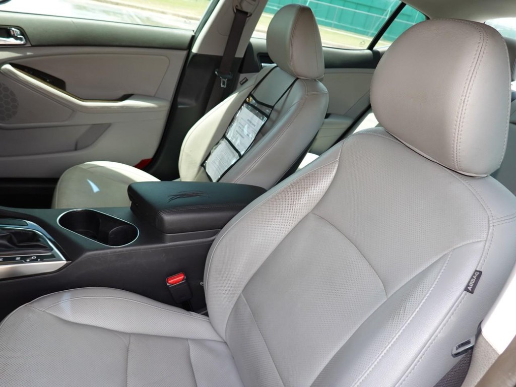 Kia Optima Vehicle Full-screen Gallery Image 15