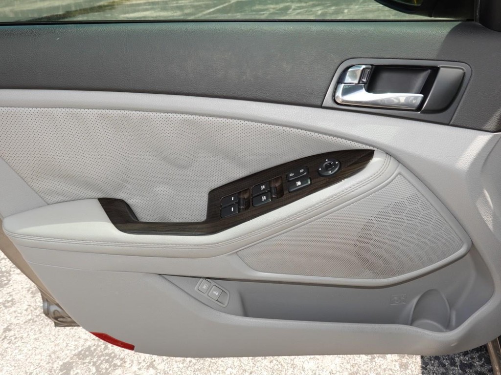 Kia Optima Vehicle Full-screen Gallery Image 17