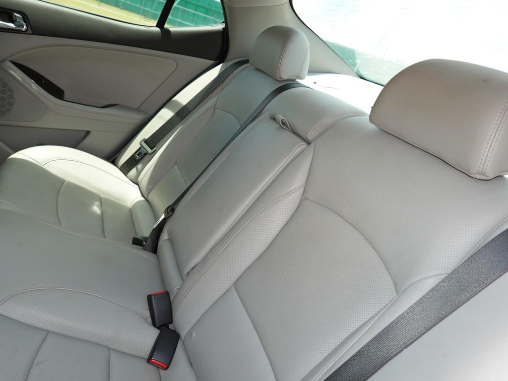 Kia Optima Vehicle Full-screen Gallery Image 18