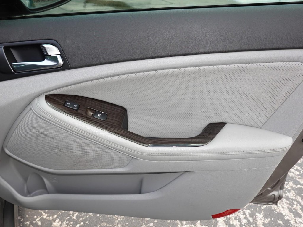 Kia Optima Vehicle Full-screen Gallery Image 21