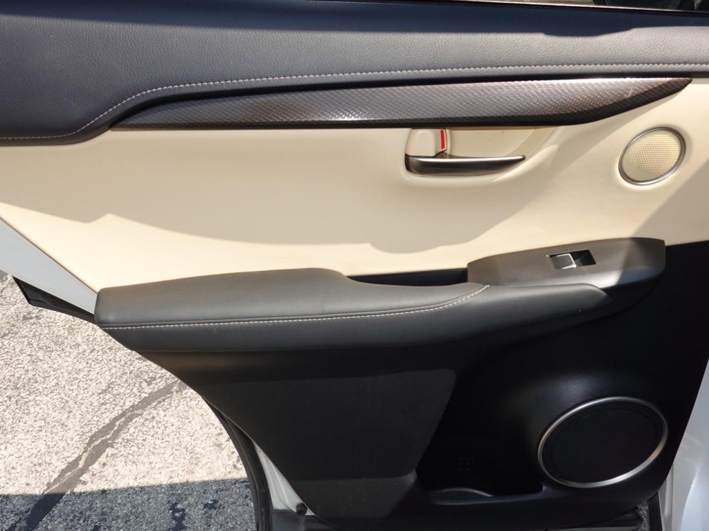 Lexus NX Vehicle Full-screen Gallery Image 21