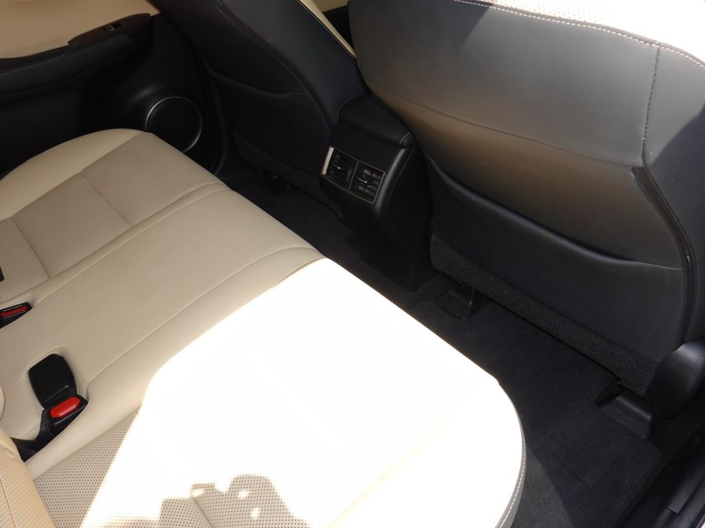 Lexus NX Vehicle Full-screen Gallery Image 25