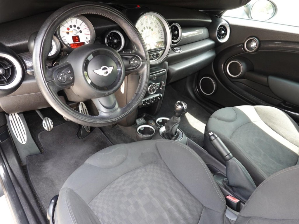 2013 Mini Cooper Roadster S photo 18