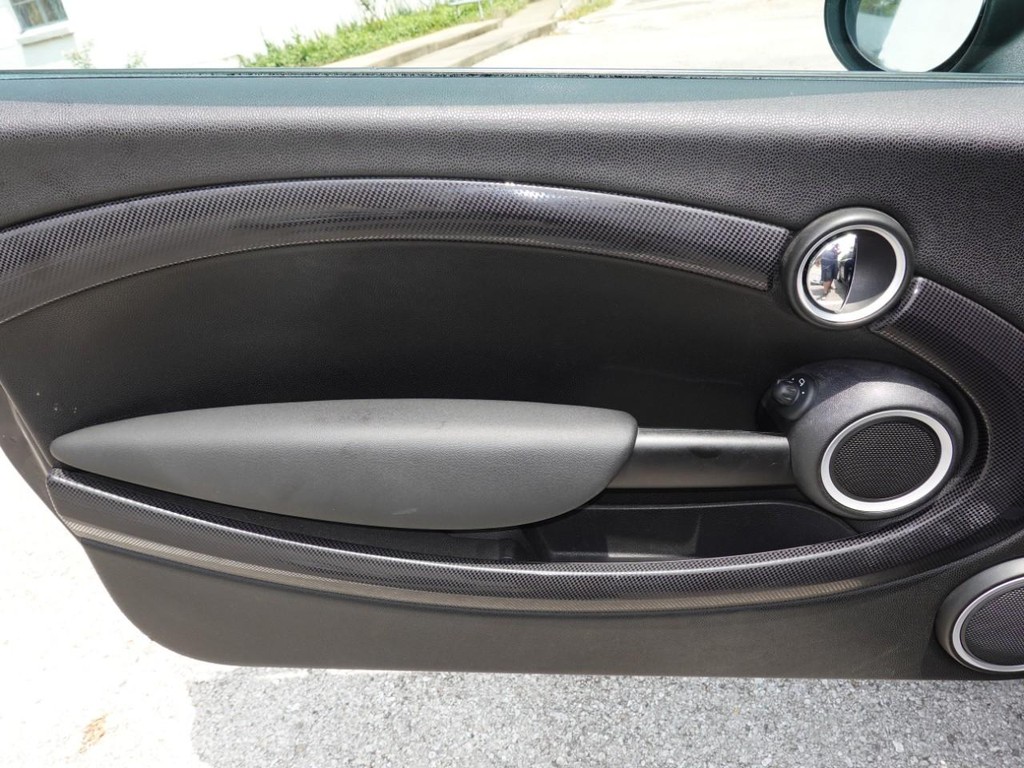 2013 Mini Cooper Roadster S photo 19