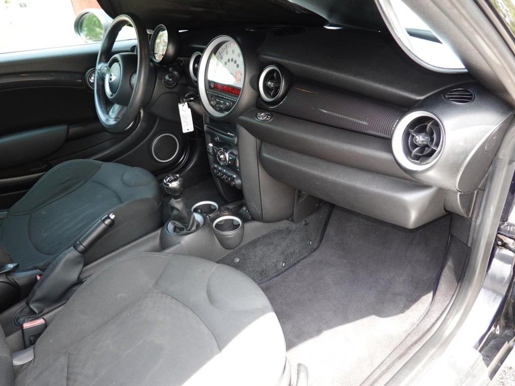 2013 Mini Cooper Roadster S photo 21
