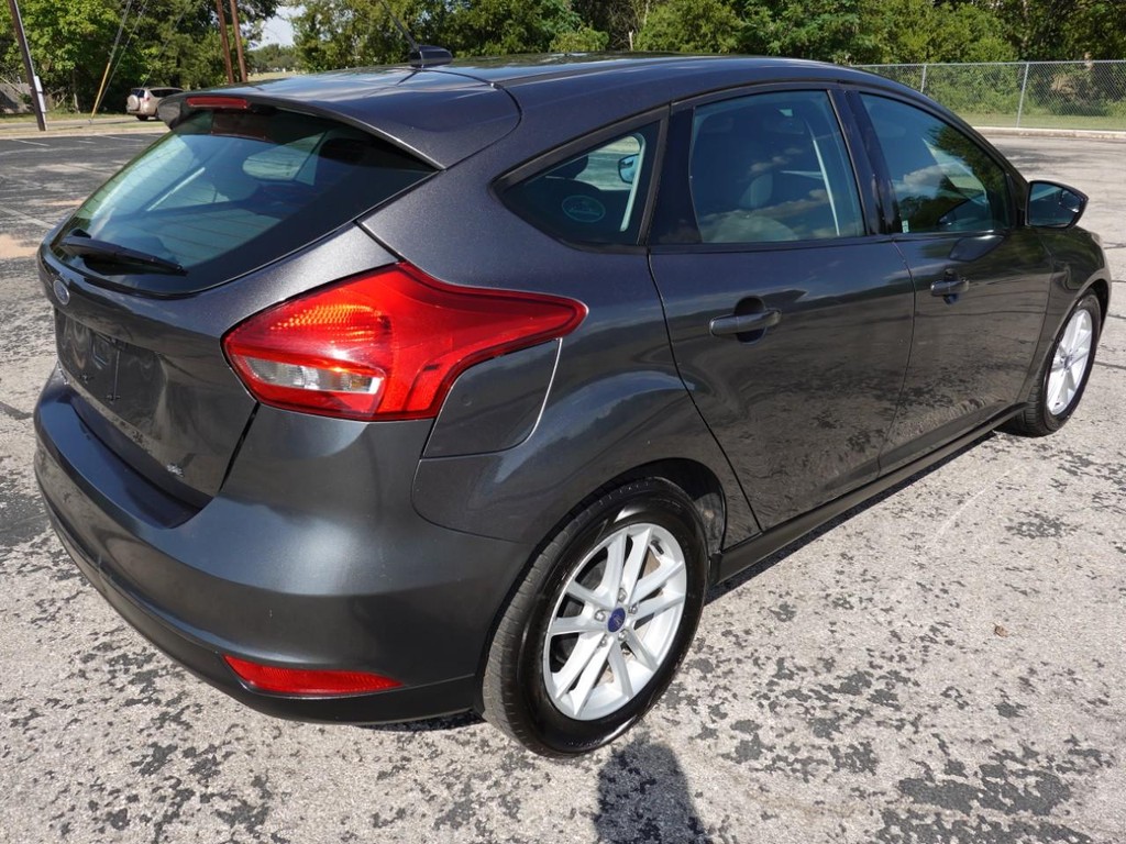 2018 Ford Focus SE photo 7