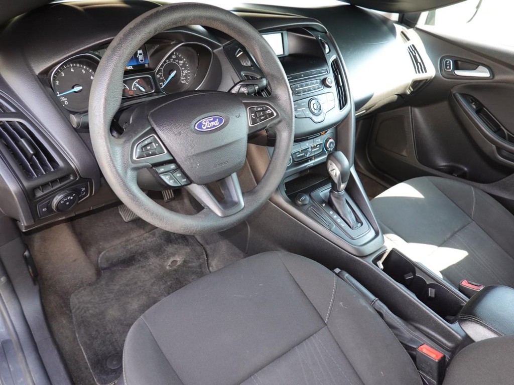 2018 Ford Focus SE photo 16