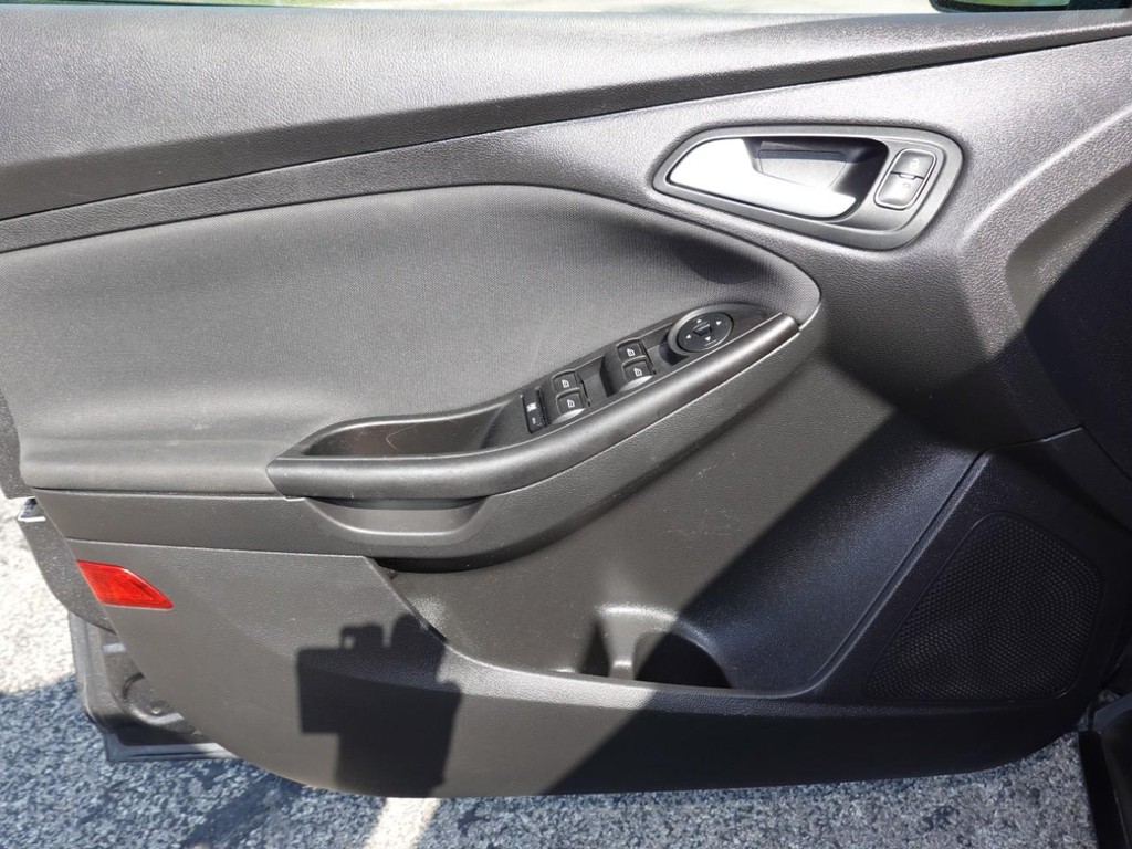 2018 Ford Focus SE photo 17