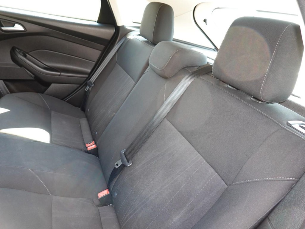 2018 Ford Focus SE photo 18