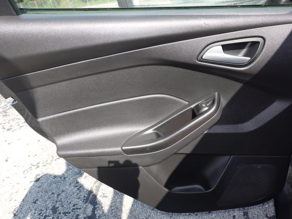2018 Ford Focus SE photo 19