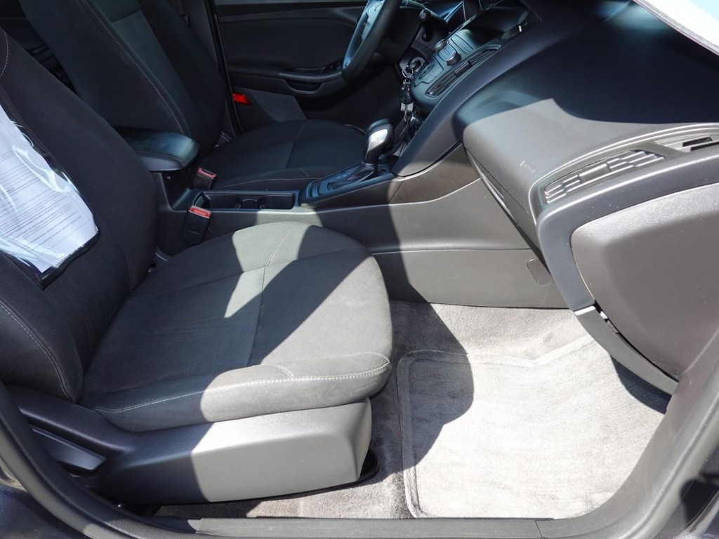 2018 Ford Focus SE photo 20