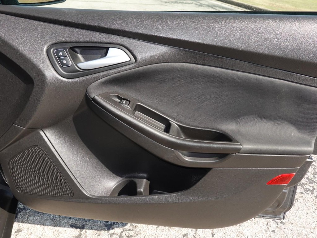 2018 Ford Focus SE photo 21
