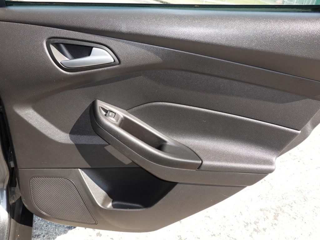 2018 Ford Focus SE photo 23