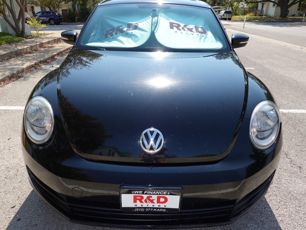 Volkswagen Beetle Vehicle Full-screen Gallery Image 02