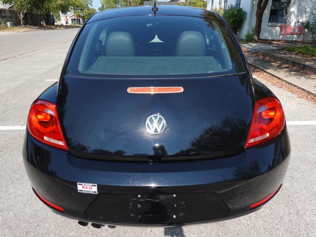 Volkswagen Beetle Vehicle Full-screen Gallery Image 06