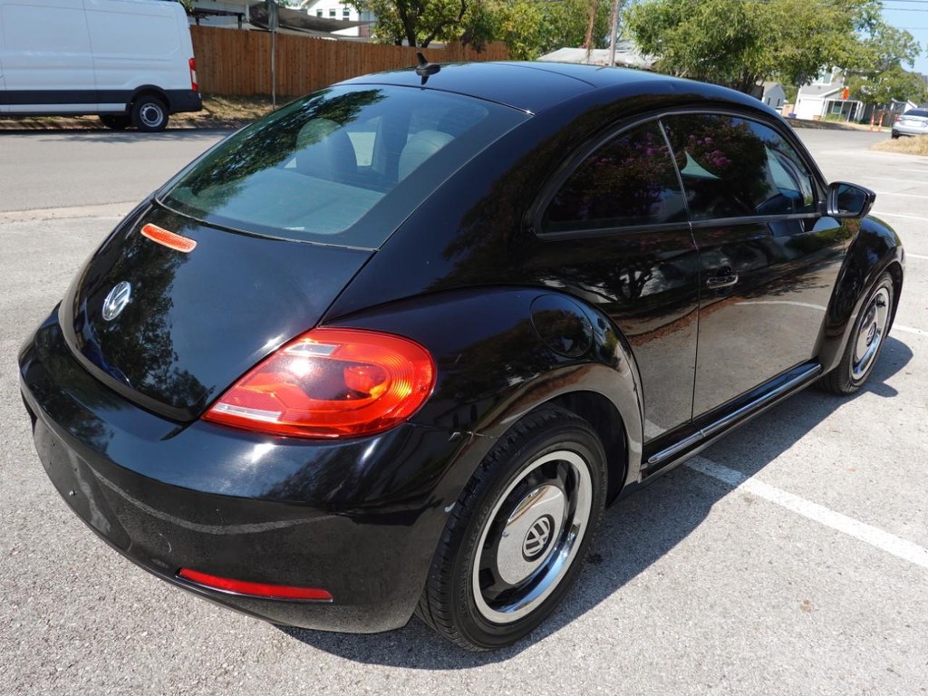 Volkswagen Beetle Vehicle Full-screen Gallery Image 07