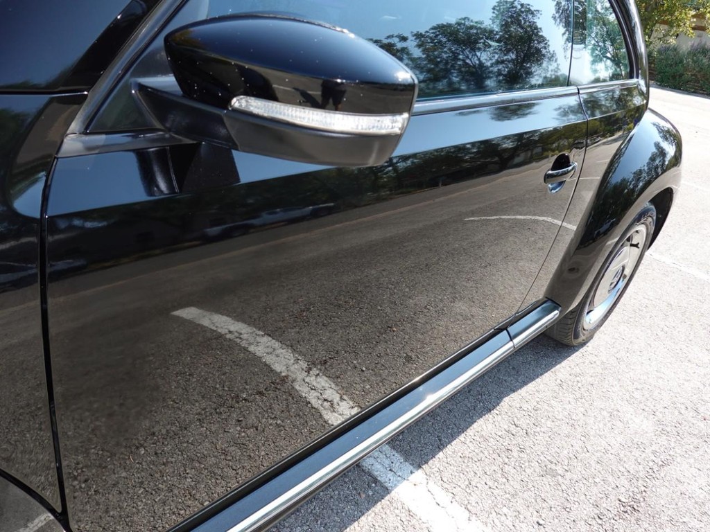 Volkswagen Beetle Vehicle Full-screen Gallery Image 10