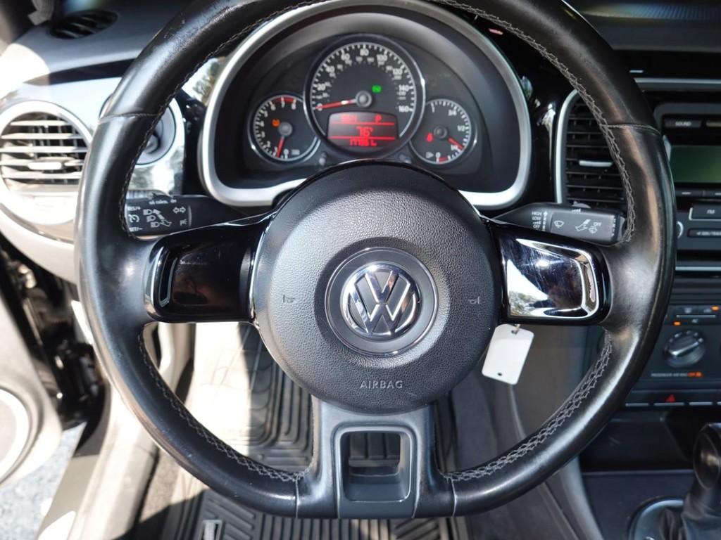 Volkswagen Beetle Vehicle Full-screen Gallery Image 13