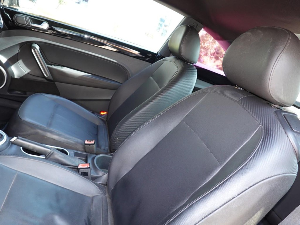 Volkswagen Beetle Vehicle Full-screen Gallery Image 15