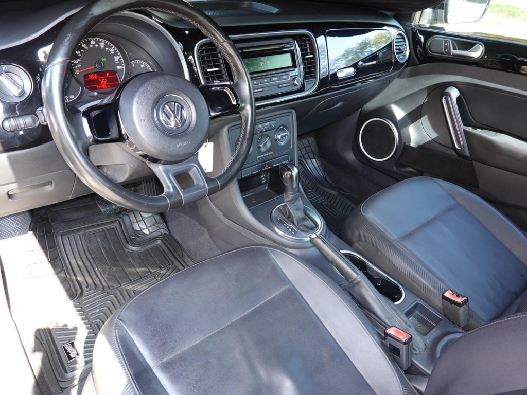 Volkswagen Beetle Vehicle Full-screen Gallery Image 16