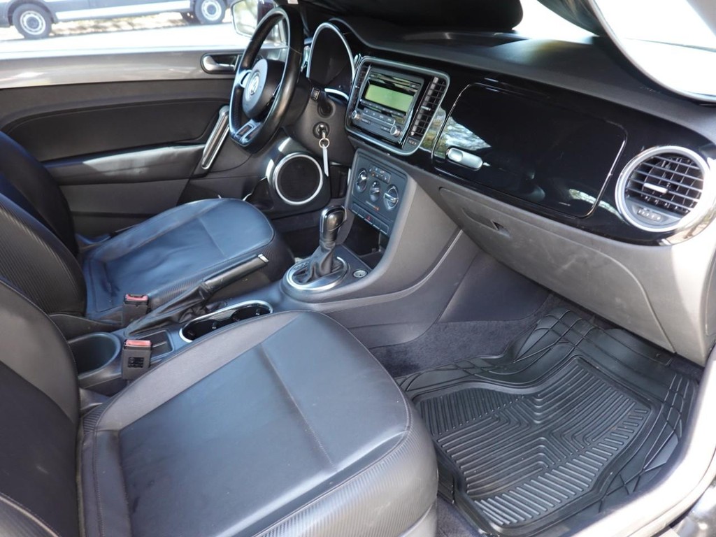 Volkswagen Beetle Vehicle Full-screen Gallery Image 19