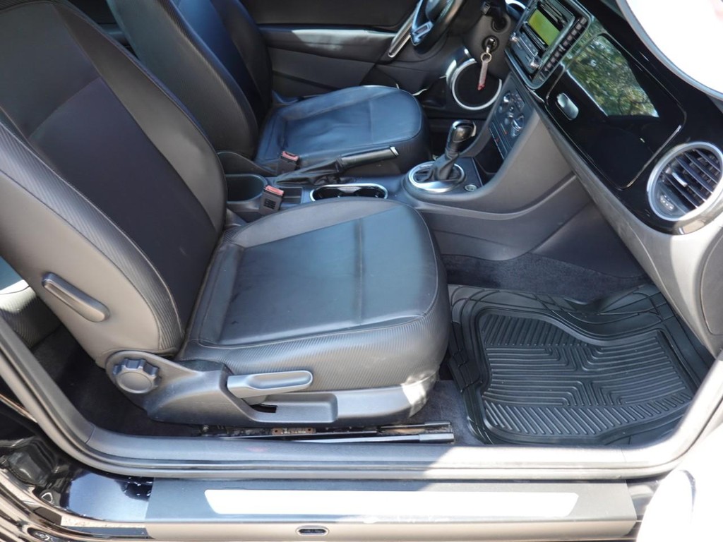 Volkswagen Beetle Vehicle Full-screen Gallery Image 20